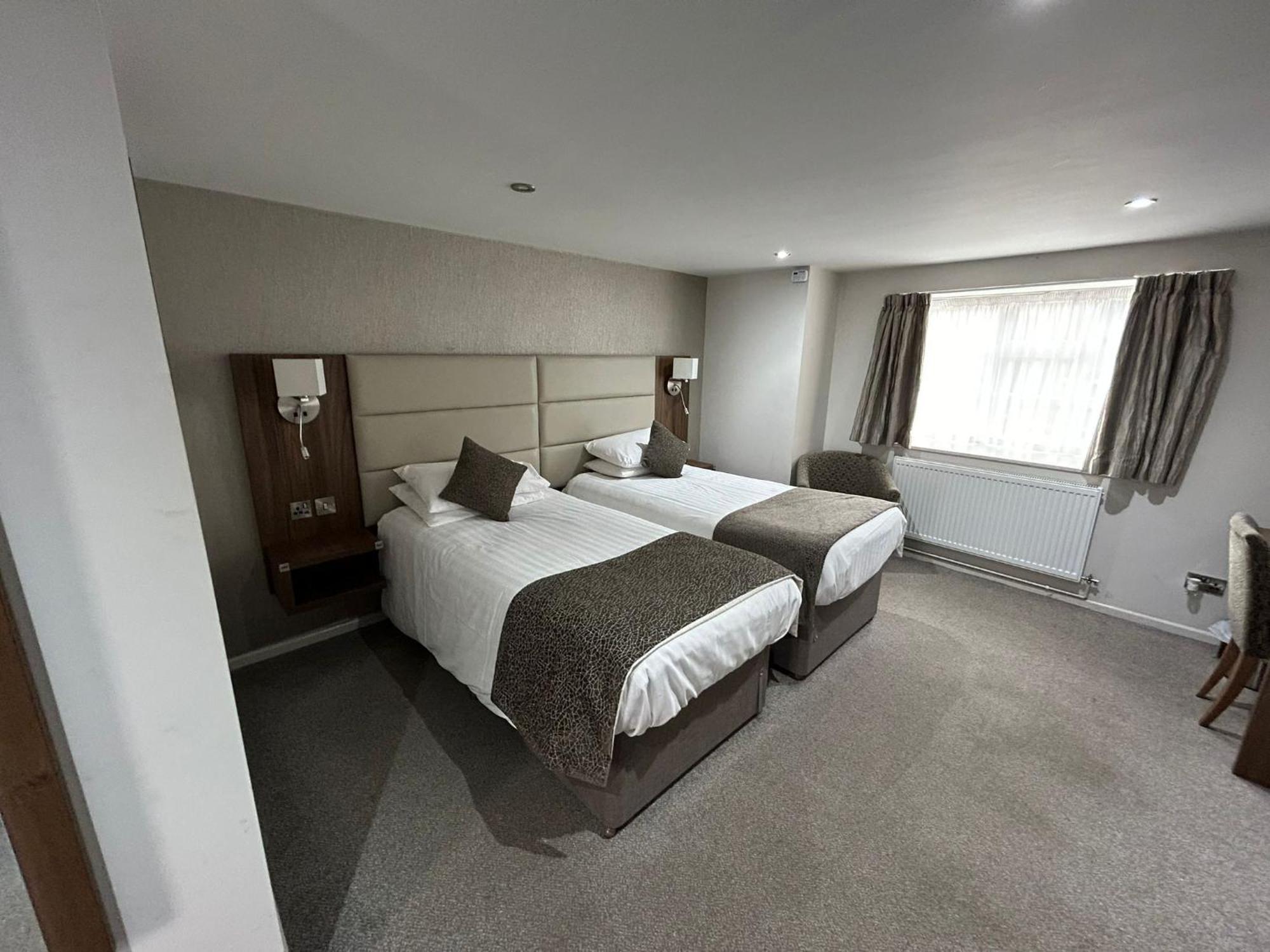 The Hind Hotel Wellingborough Bagian luar foto