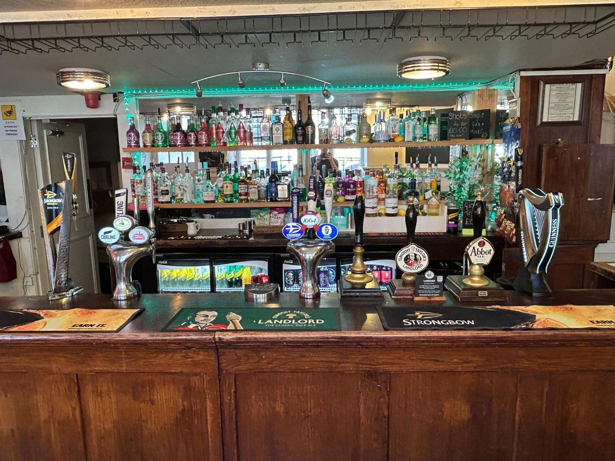 The Hind Hotel Wellingborough Bagian luar foto