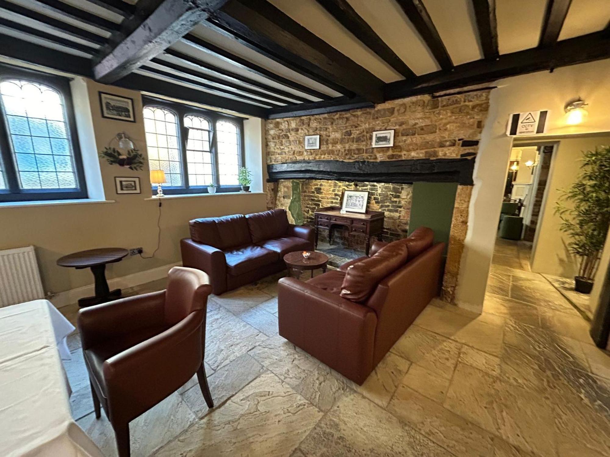 The Hind Hotel Wellingborough Bagian luar foto