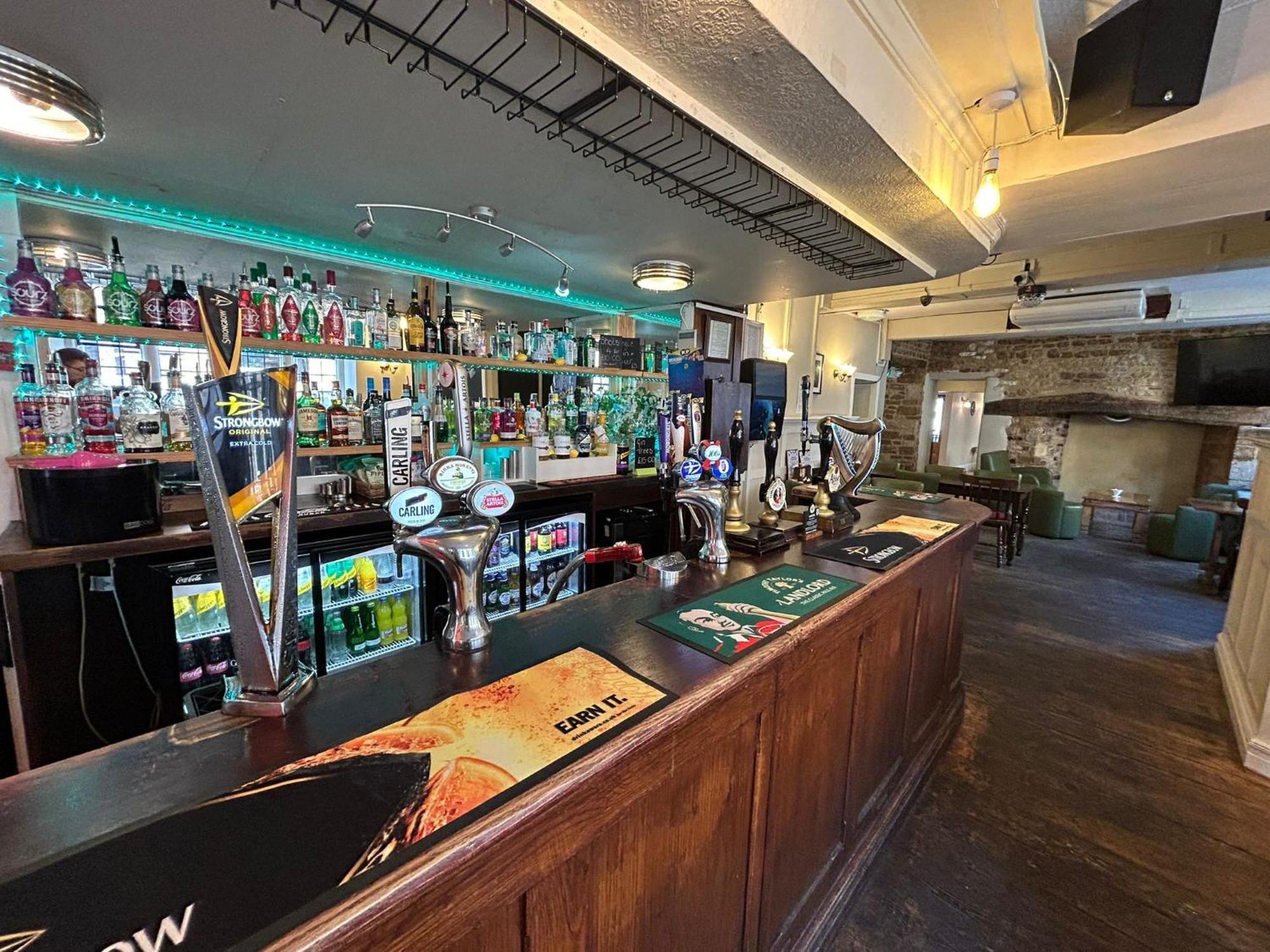 The Hind Hotel Wellingborough Bagian luar foto