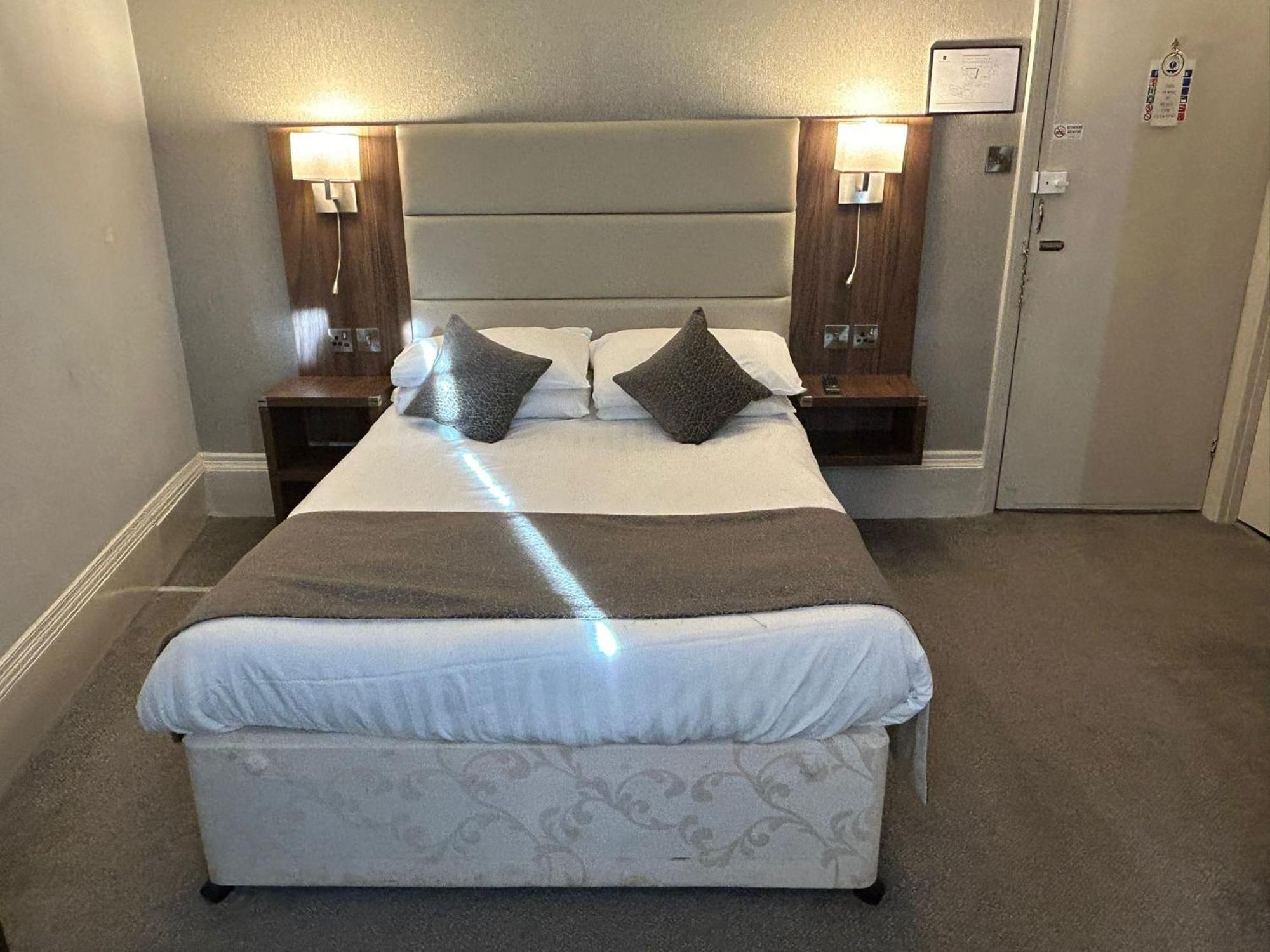 The Hind Hotel Wellingborough Ruang foto